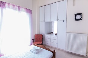 Spacious New apt w View in Agia Varvara