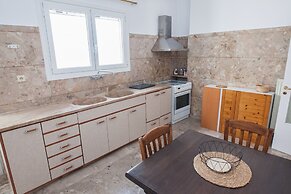 Spacious New apt w View in Agia Varvara