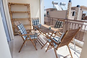 Spacious New apt w View in Agia Varvara