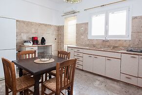 Spacious New apt w View in Agia Varvara