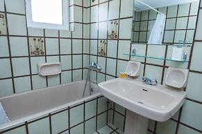 Spacious New apt w View in Agia Varvara