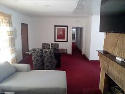 Remarkable 5-bed House in Springs & Nigel