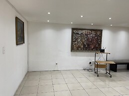 Remarkable 5-bed House in Springs & Nigel