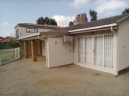 Remarkable 5-bed House in Springs & Nigel