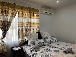 Remarkable 5-bed House in Springs & Nigel