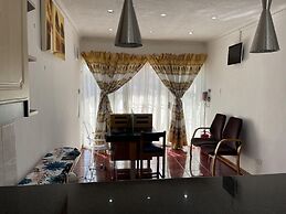 Remarkable 5-bed House in Springs & Nigel