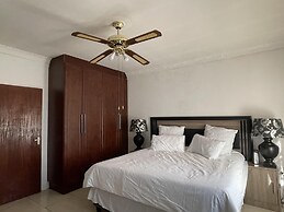 Remarkable 5-bed House in Springs & Nigel