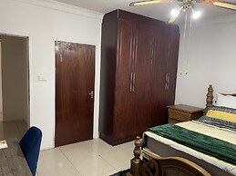 Remarkable 5-bed House in Springs & Nigel