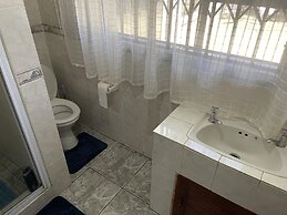 Remarkable 5-bed House in Springs & Nigel