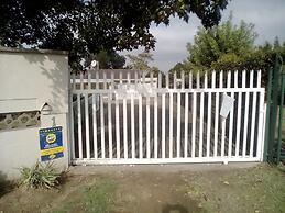 Remarkable 5-bed House in Springs & Nigel