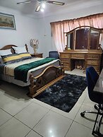 Remarkable 5-bed House in Springs & Nigel