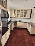 Remarkable 5-bed House in Springs & Nigel