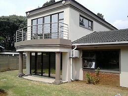 Remarkable 5-bed House in Springs & Nigel