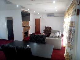 Remarkable 5-bed House in Springs & Nigel