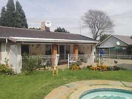 Remarkable 5-bed House in Springs & Nigel