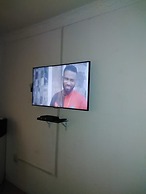 Remarkable 5-bed House in Springs & Nigel