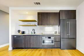 Luxe High Rise off of Rainey St.