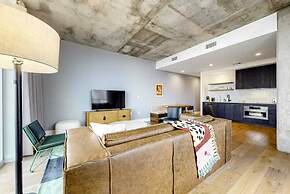 Luxe High Rise off of Rainey St.