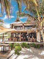 NIKEN BEACHFRONT HOTEL