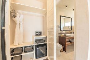 NIKEN BEACHFRONT HOTEL