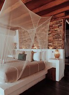 NIKEN BEACHFRONT HOTEL