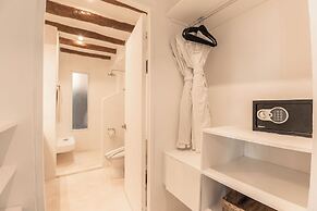 NIKEN BEACHFRONT HOTEL