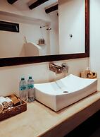 NIKEN BEACHFRONT HOTEL