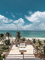 NIKEN BEACHFRONT HOTEL