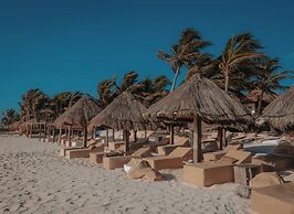 NIKEN BEACHFRONT HOTEL