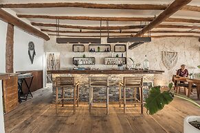 NIKEN BEACHFRONT HOTEL