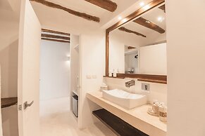 NIKEN BEACHFRONT HOTEL