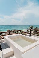 NIKEN BEACHFRONT HOTEL