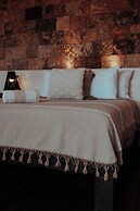 NIKEN BEACHFRONT HOTEL
