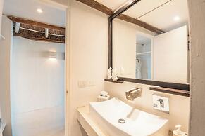 NIKEN BEACHFRONT HOTEL