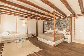 NIKEN BEACHFRONT HOTEL