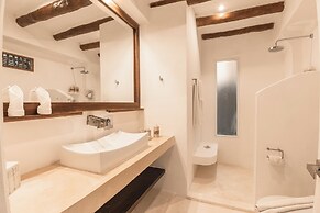 NIKEN BEACHFRONT HOTEL