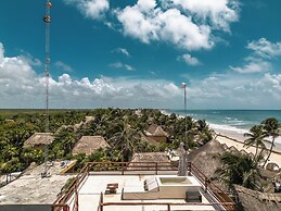 NIKEN BEACHFRONT HOTEL