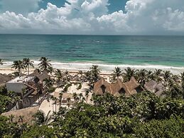 NIKEN BEACHFRONT HOTEL