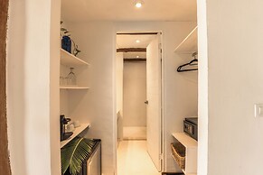 NIKEN BEACHFRONT HOTEL