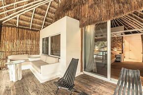 NIKEN BEACHFRONT HOTEL