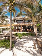 NIKEN BEACHFRONT HOTEL