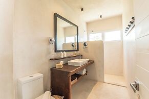 NIKEN BEACHFRONT HOTEL