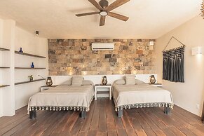 NIKEN BEACHFRONT HOTEL