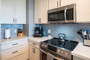 Elegant Penthouse Oceanfront Vistas