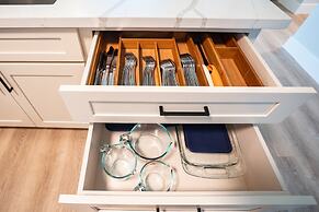 Elegant Penthouse Oceanfront Vistas