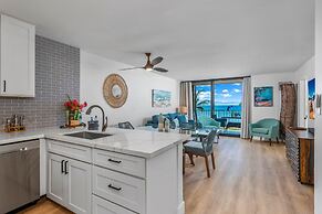 Elegant Penthouse Oceanfront Vistas