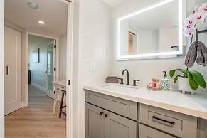 Elegant Penthouse Oceanfront Vistas