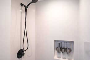 Elegant Penthouse Oceanfront Vistas