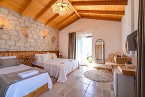 Hatica by Fora Alaçatı