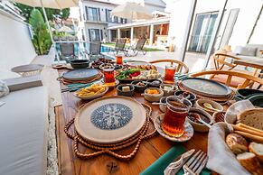 Hatica by Fora Alaçatı